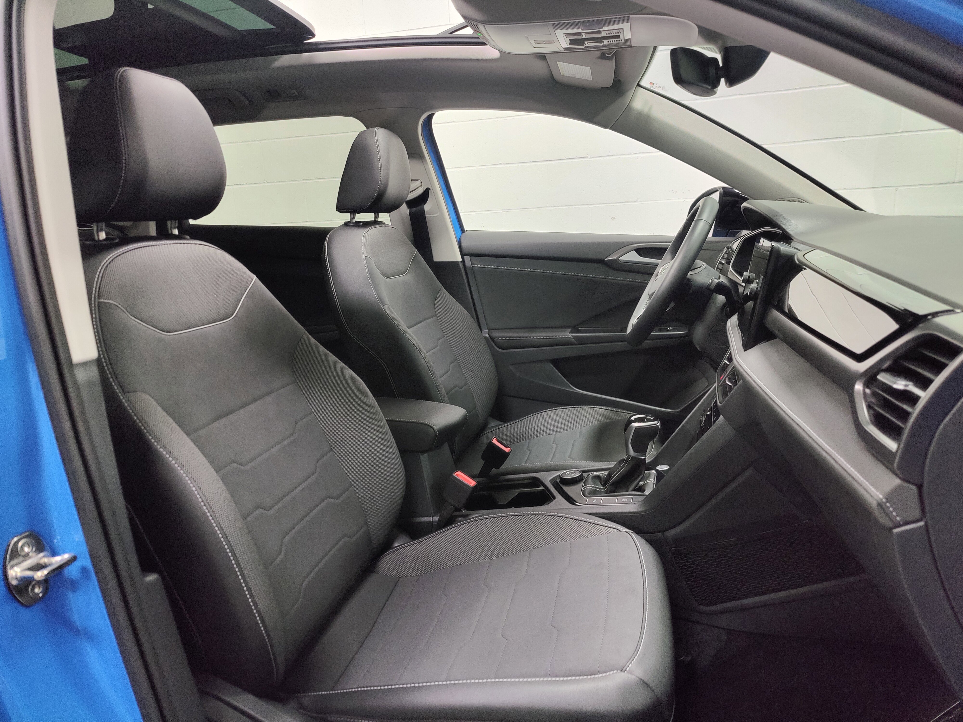 Used 2025 Volkswagen Taos SE AWD/4WD image 7