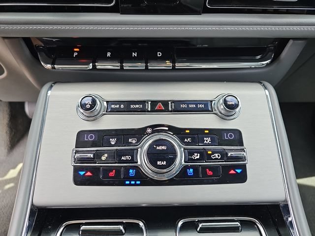 Used 2020 Lincoln Aviator Reserve w/ Equipment Group 202A AWD/4WD image 31