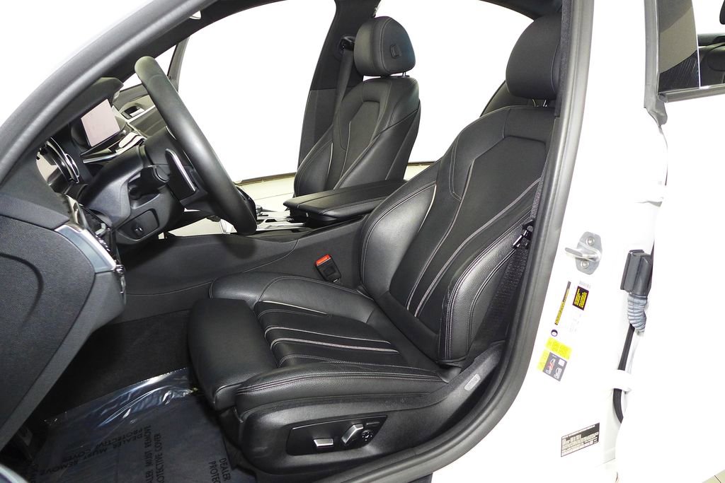 Used 2019 BMW 530e 530e iPerformance w/ M Sport Package image 22