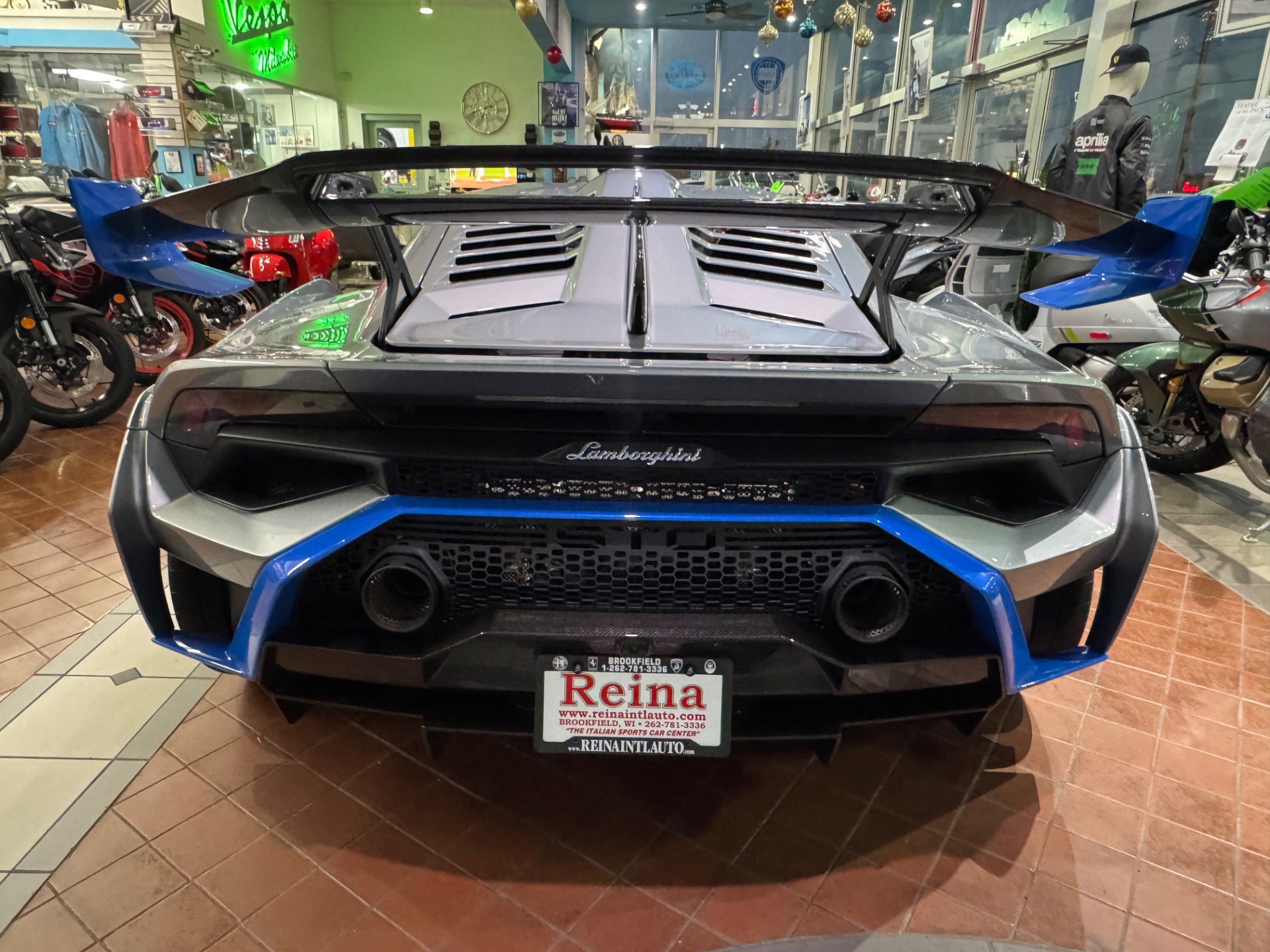 Used 2023 Lamborghini Huracan STO image 5