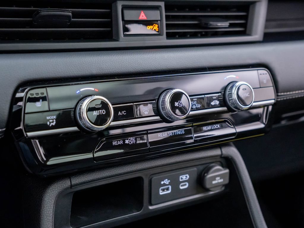 Certified 2024 Honda Pilot Touring image 26