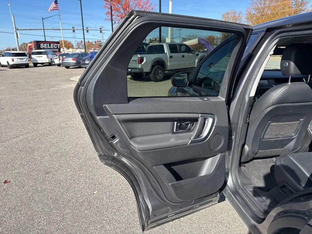 Used 2016 Land Rover Discovery Sport HSE image 12