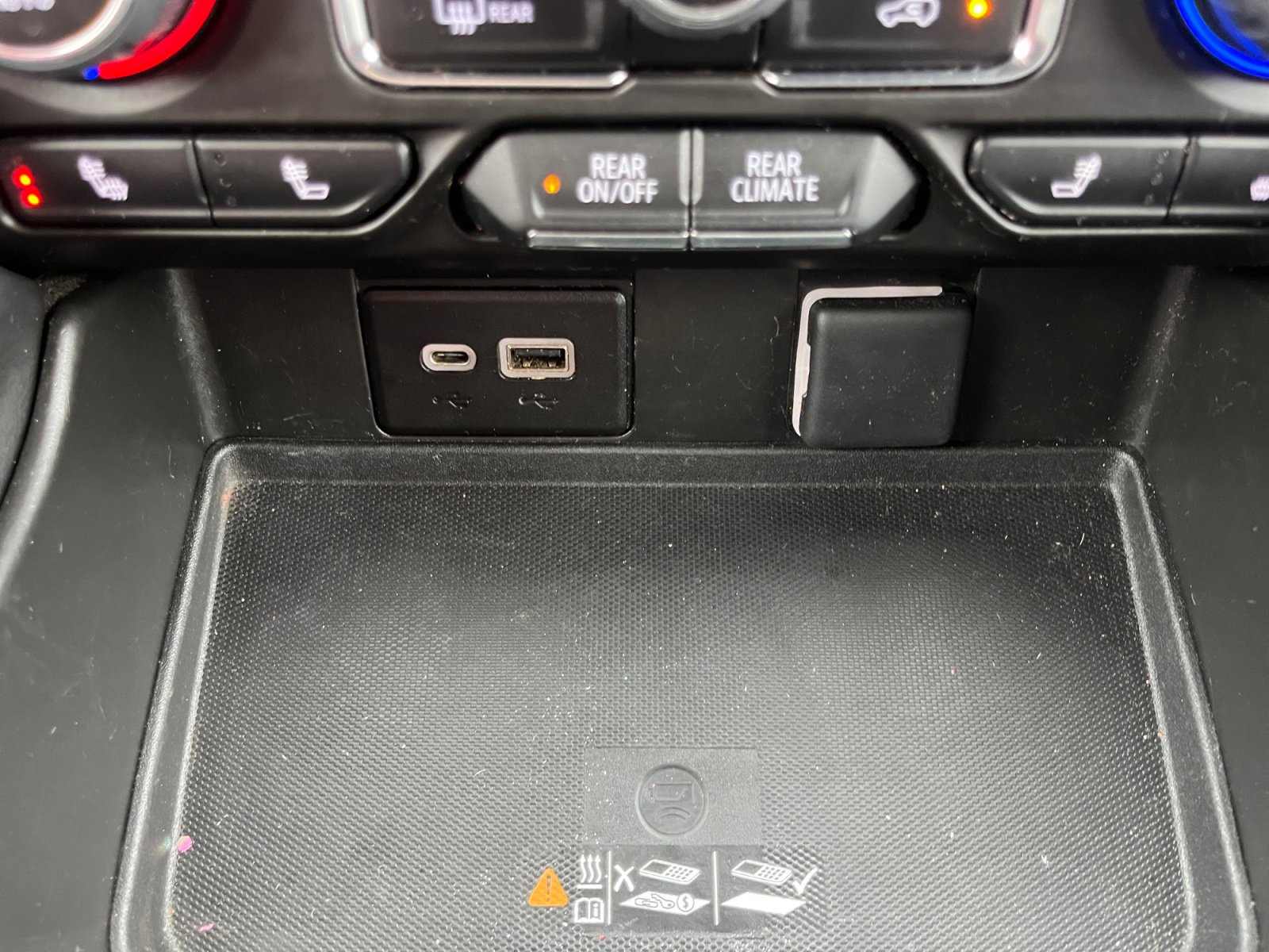 Used 2023 Chevrolet Suburban LT image 18