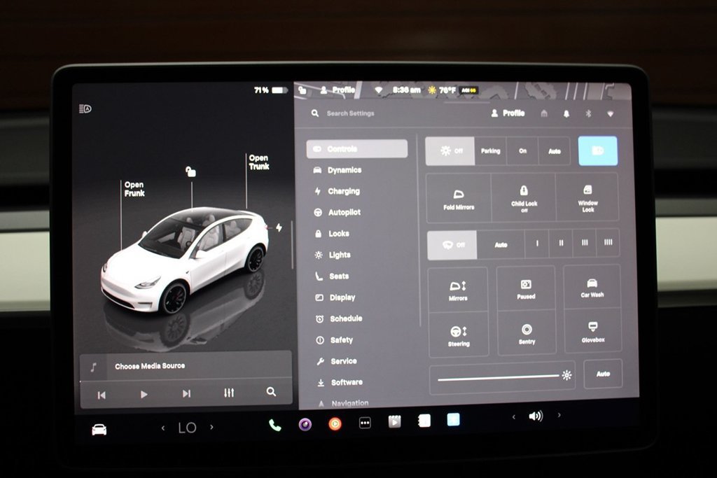 Used 2023 Tesla Model Y Performance AWD/4WD image 18