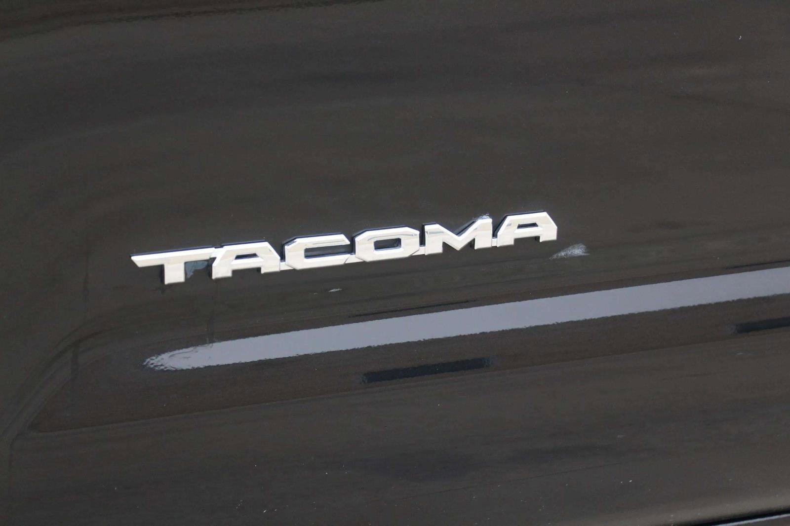 Used 2022 Toyota Tacoma TRD Off-Road image 10