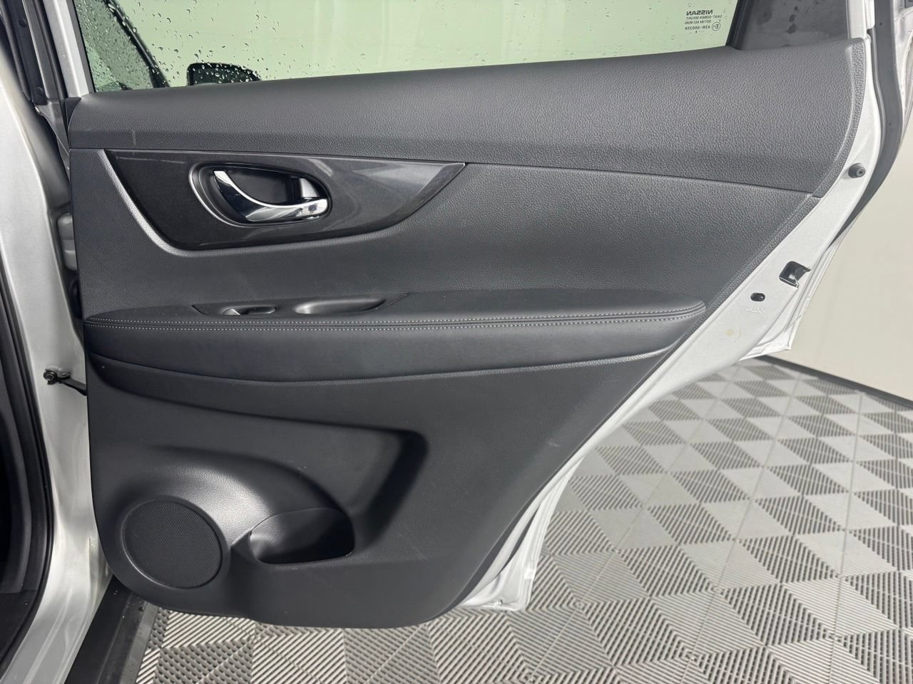 Used 2018 Nissan Rogue SV FWD image 28