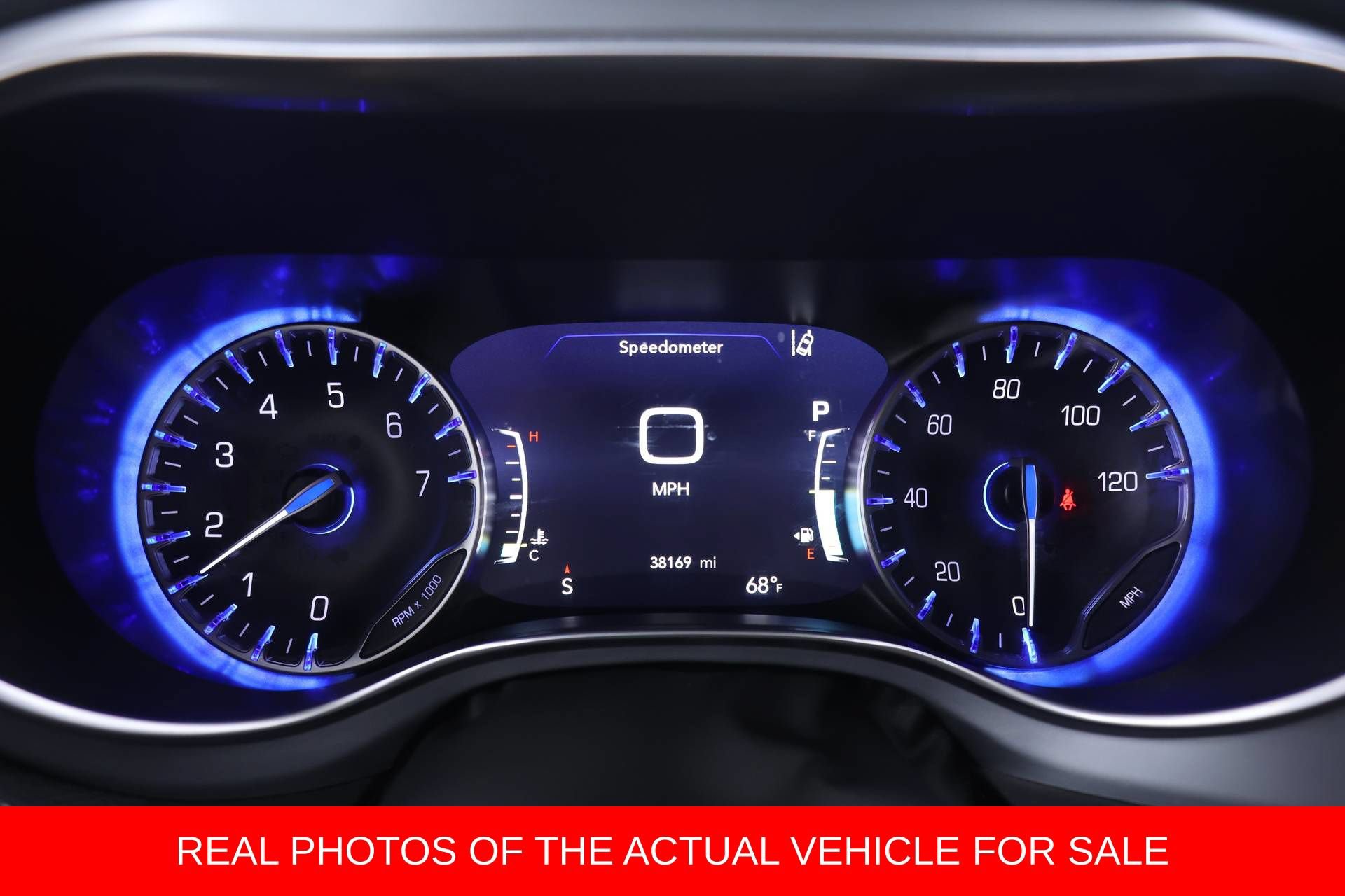 Used 2025 Chrysler Pacifica Limited FWD image 7