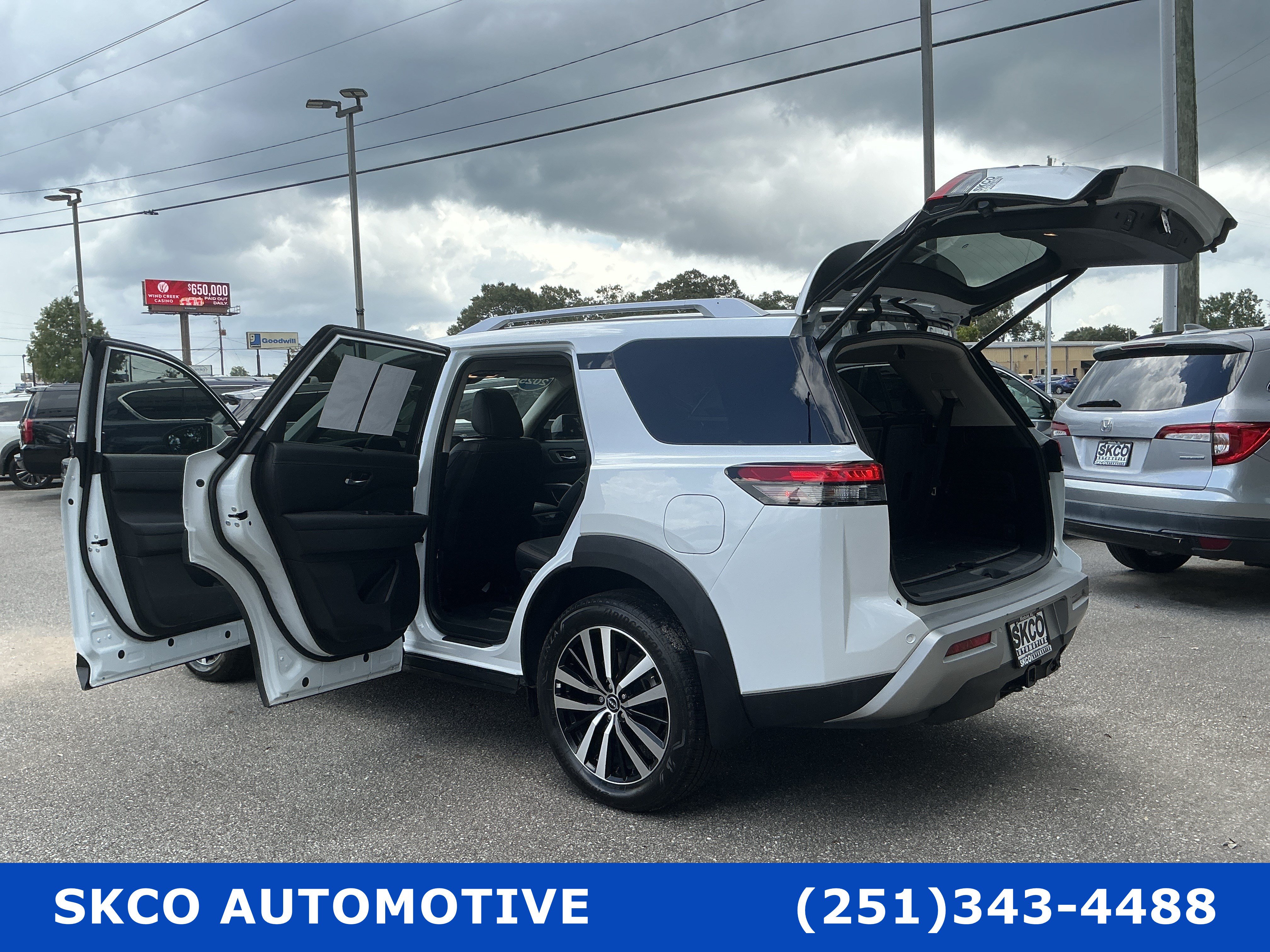Used 2025 Nissan Pathfinder Platinum FWD image 28