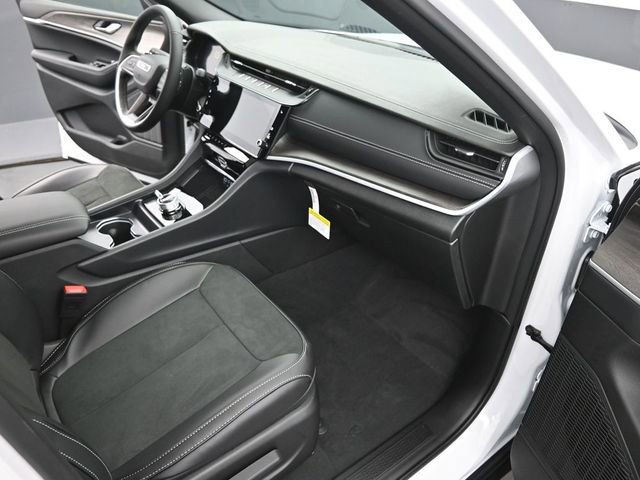 New 2026 Jeep Grand Cherokee Laredo image 17