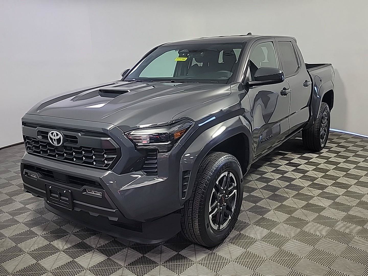 Used 2025 Toyota Tacoma TRD Sport AWD/4WD image 11