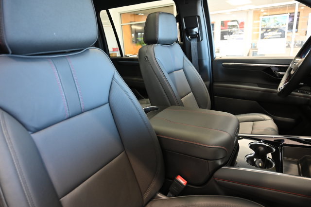 New 2026 Chevrolet Suburban RST w/ RST Capability Package AWD/4WD image 8