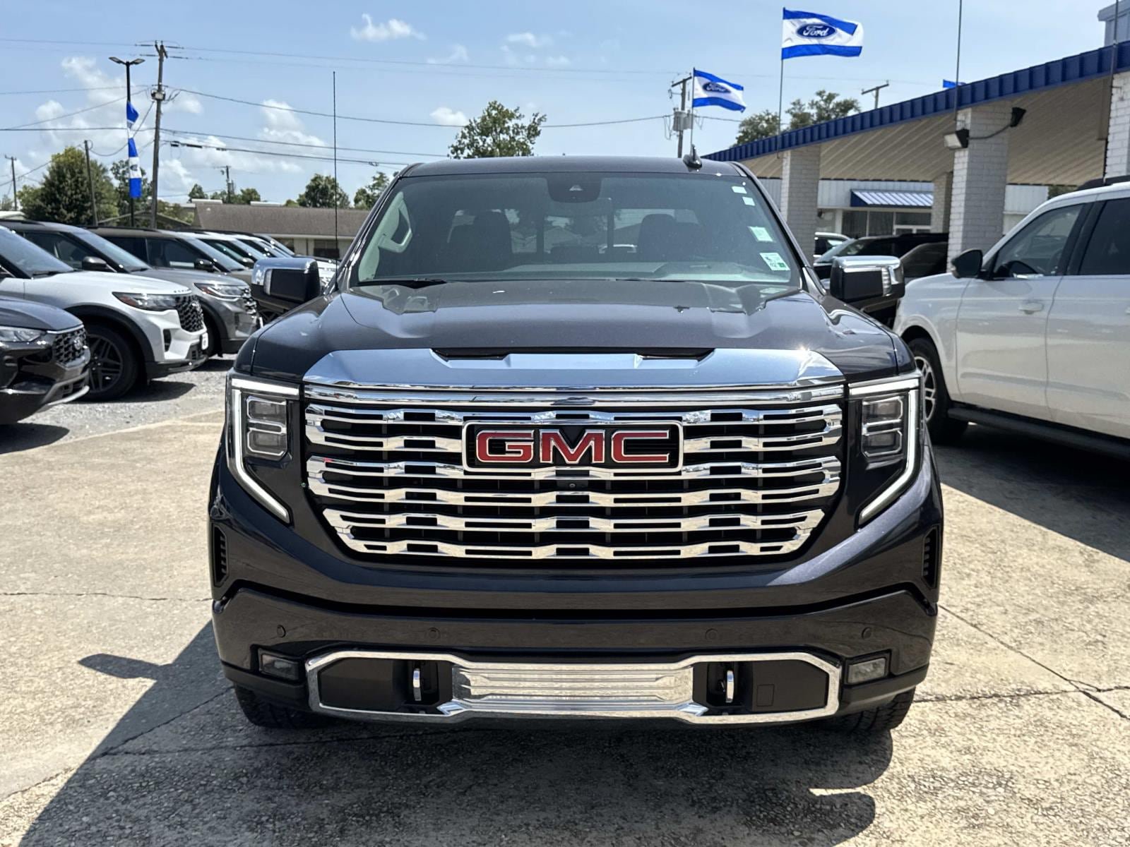 Used 2022 GMC Sierra 1500 Denali AWD/4WD image 2