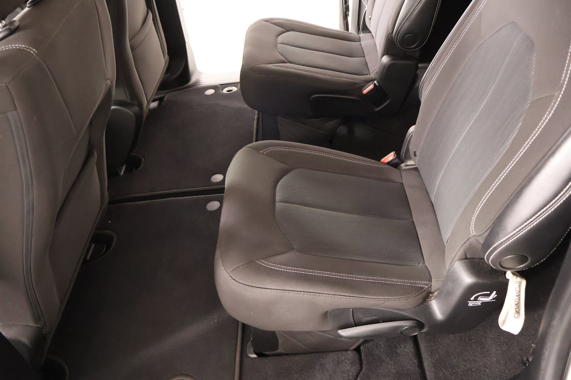 Used 2021 Chrysler Pacifica Touring w/ S Appearance Package image 12