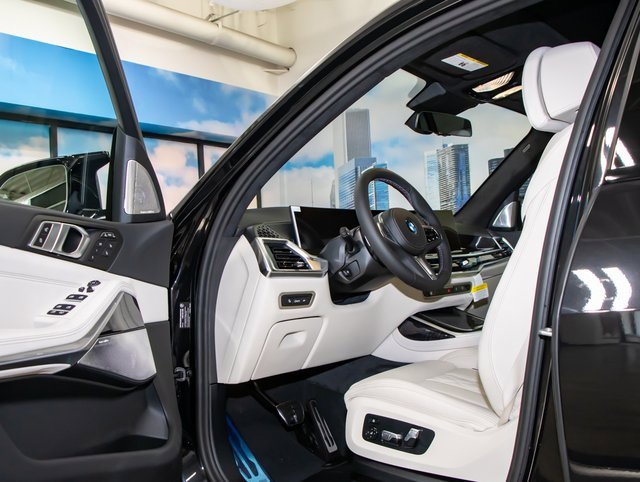 New 2026 BMW X7 M60i image 13