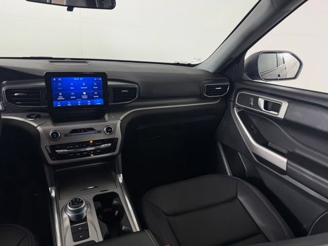 Used 2023 Ford Explorer XLT w/ Equipment Group 202A RWD image 32