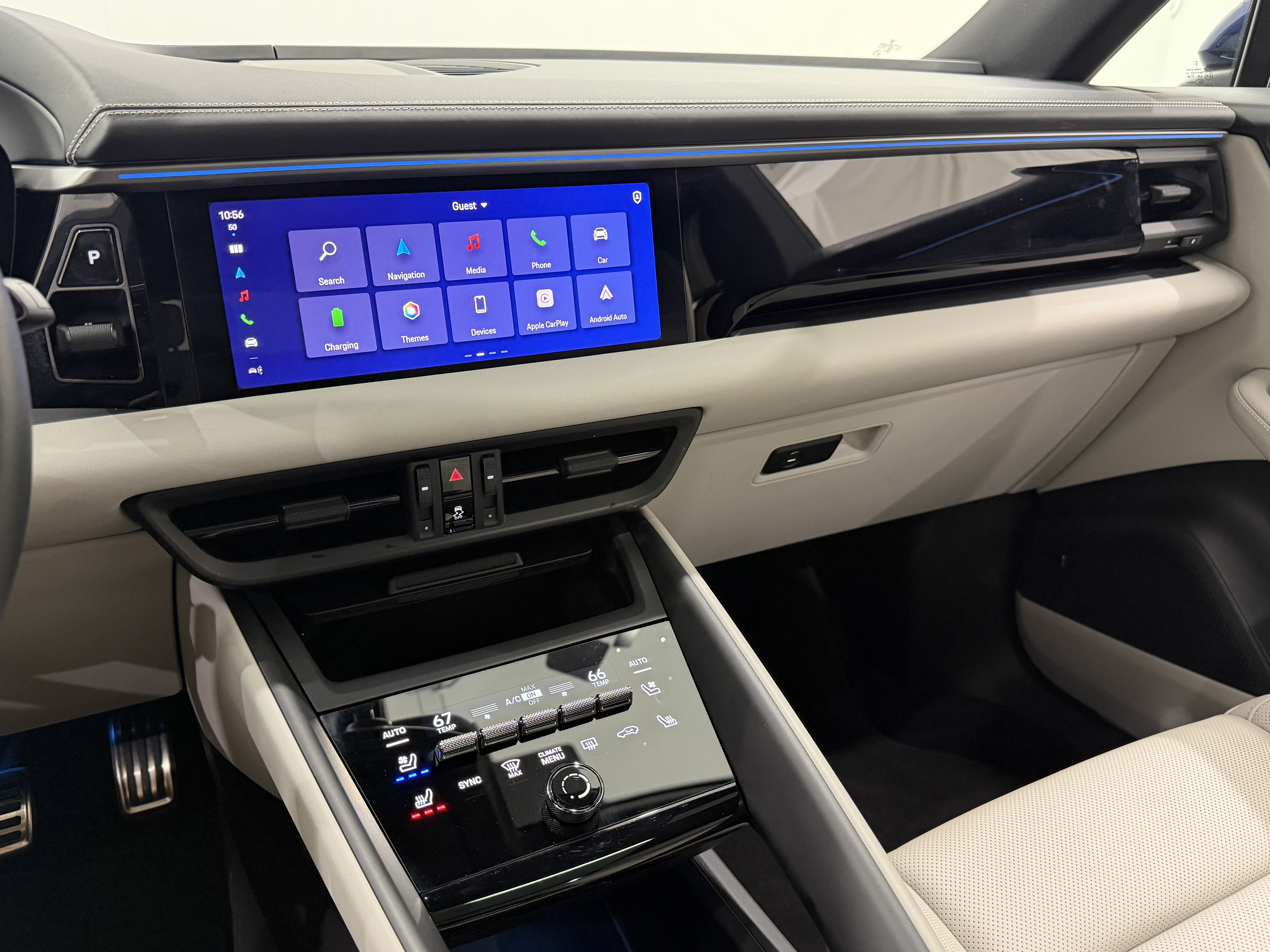 Certified 2025 Porsche Macan 4 Electric AWD/4WD image 38