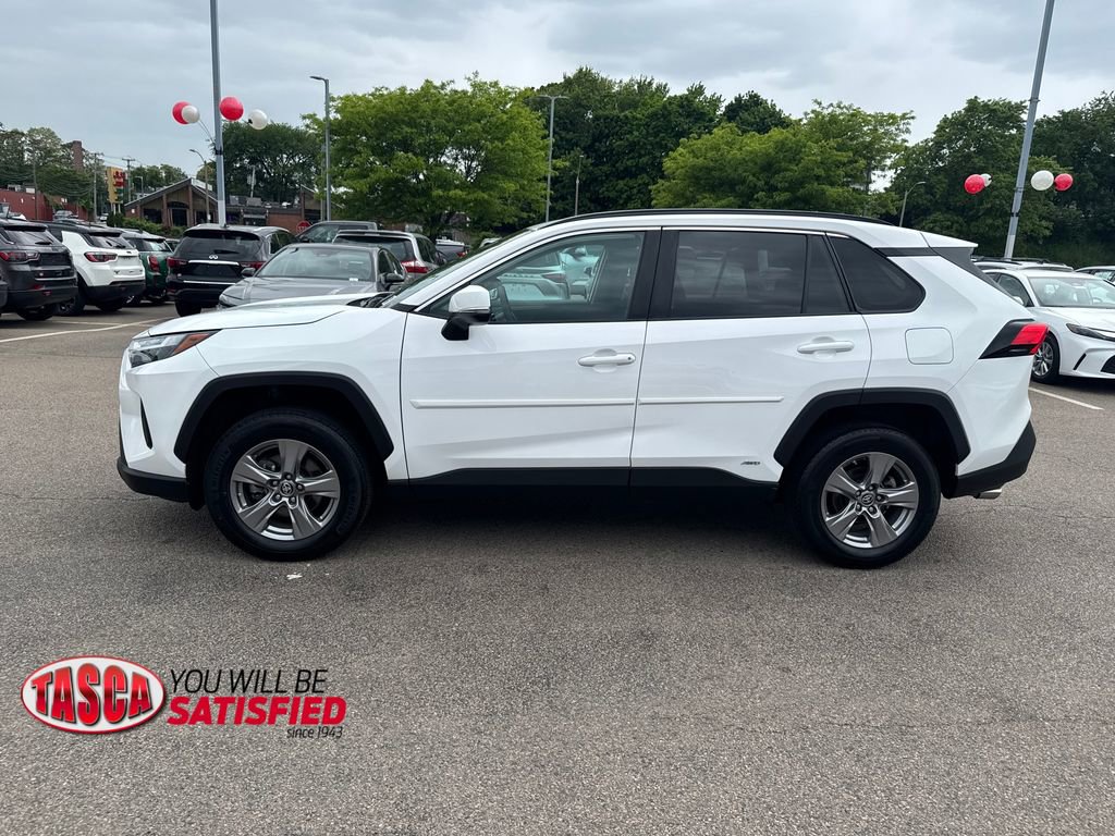 Used 2024 Toyota RAV4 LE AWD/4WD image 4