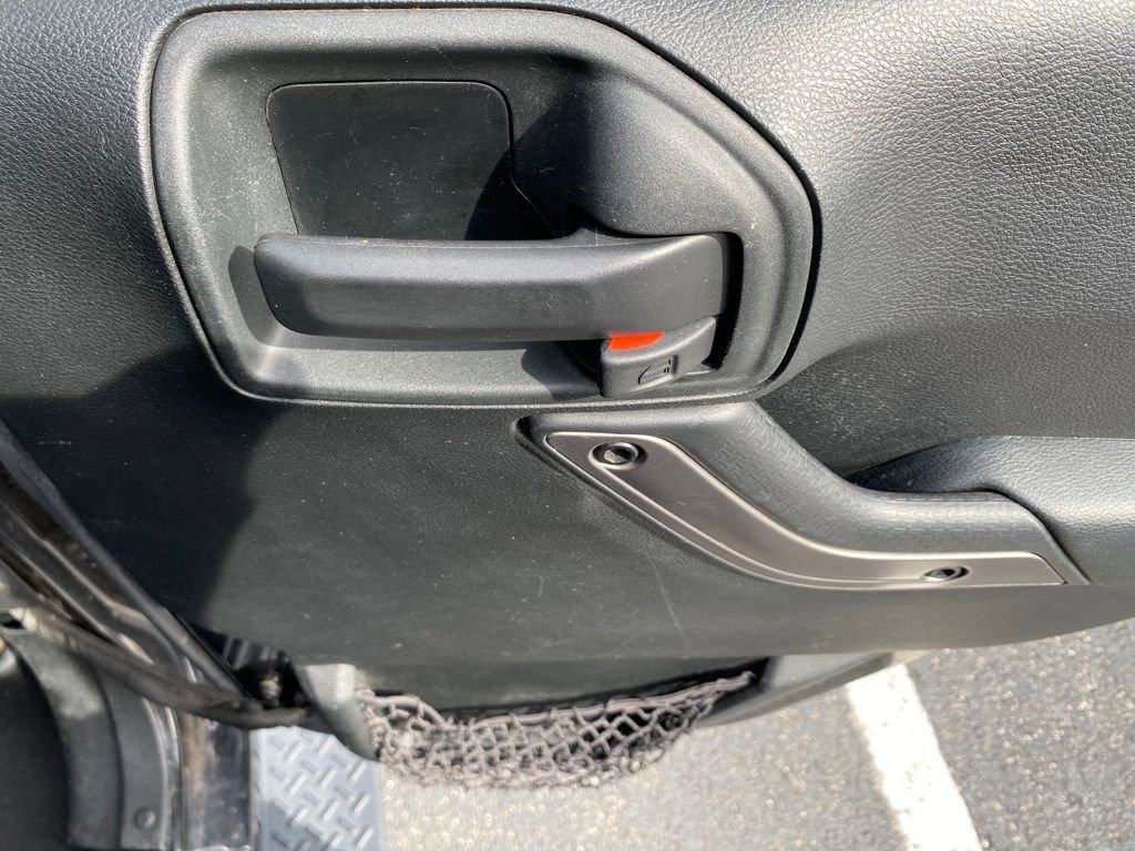Used 2018 Jeep Wrangler Unlimited Sahara AWD/4WD image 14