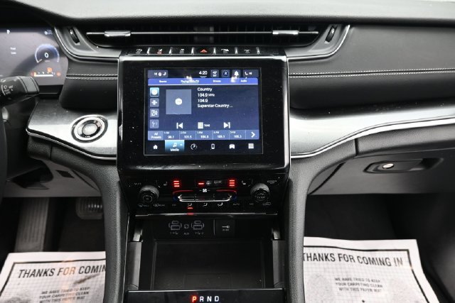 Used 2023 Jeep Grand Cherokee Laredo w/ Luxury Tech Group I AWD/4WD image 16