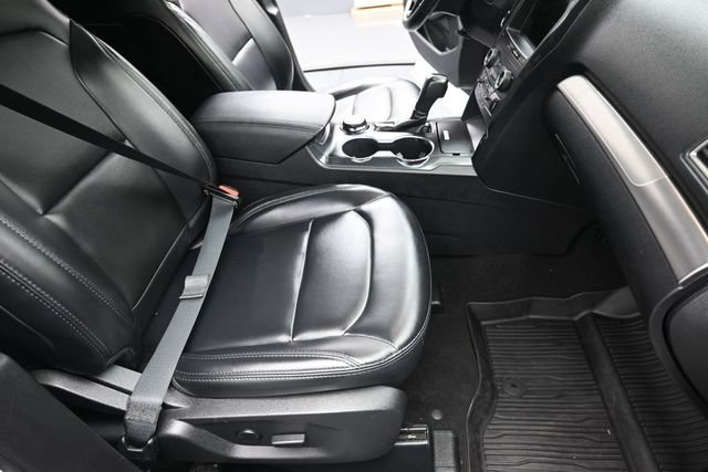 Used 2019 Ford Explorer XLT w/ Equipment Group 202A AWD/4WD image 28