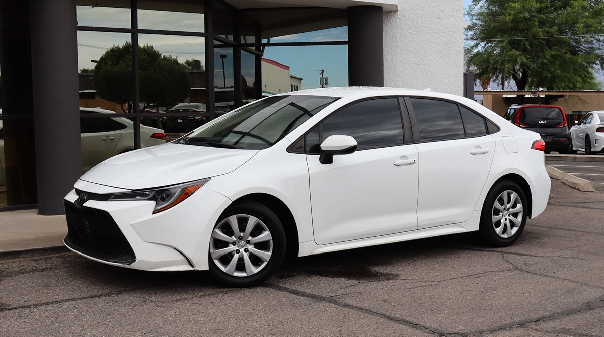 Used 2021 Toyota Corolla LE FWD image 3
