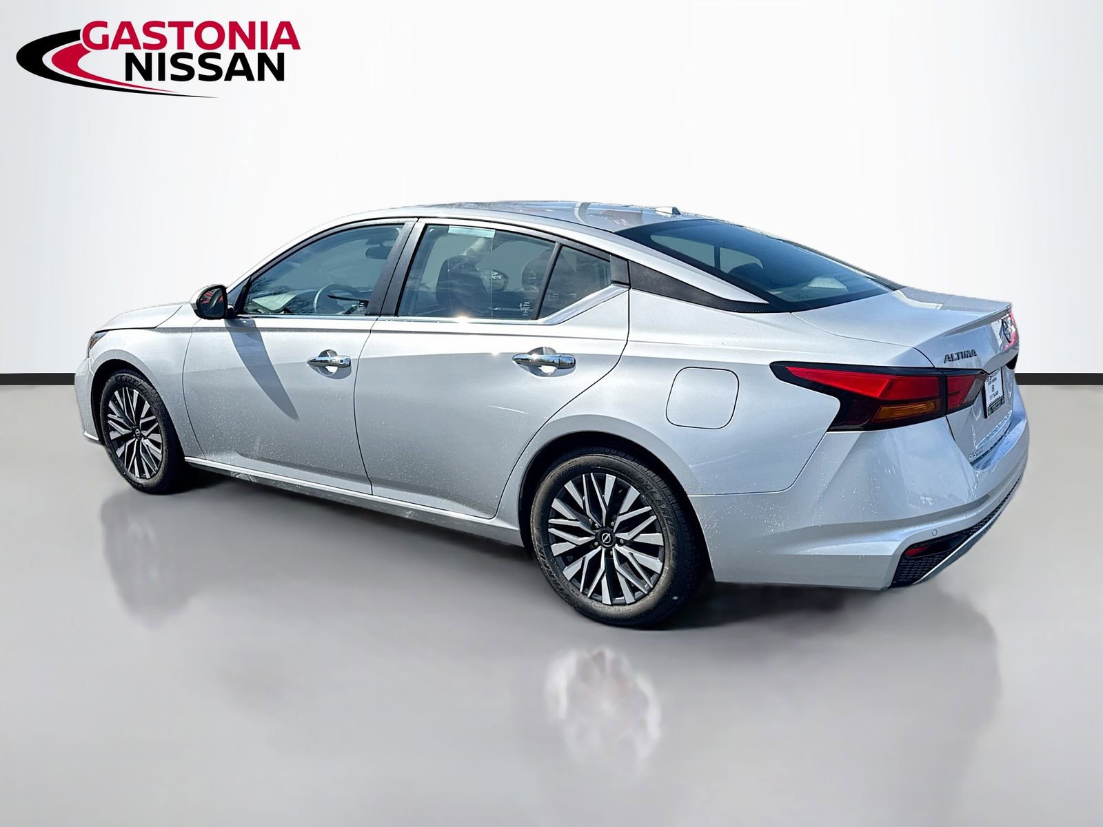 Used 2023 Nissan Altima 2.5 SV image 6