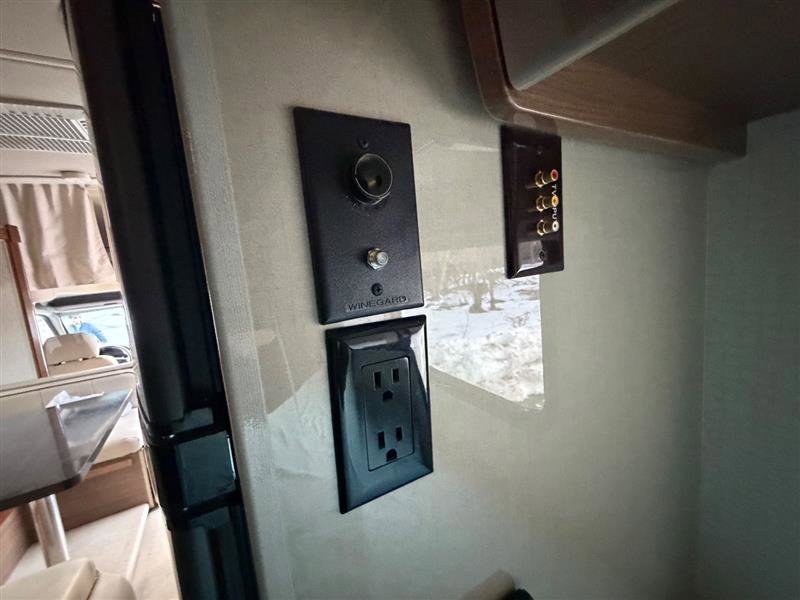 Used 2015 Mercedes-Benz Sprinter 3500 image 36