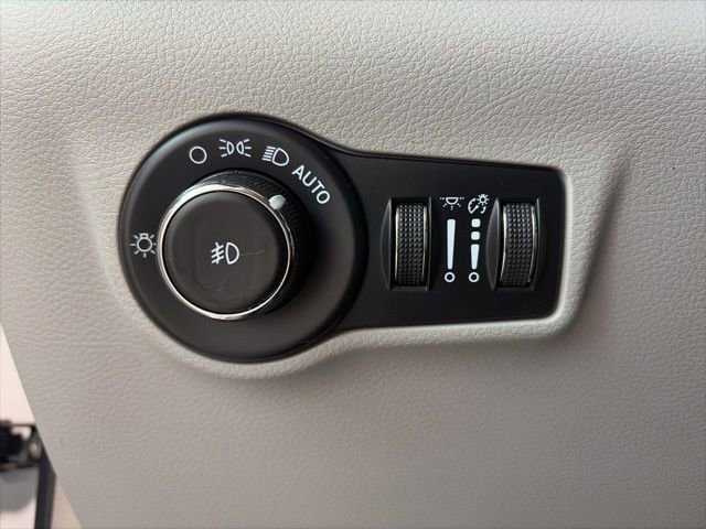 Used 2022 Jeep Compass Limited image 16