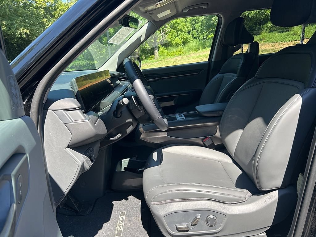 Used 2024 Kia EV9 Light Long Range RWD image 6
