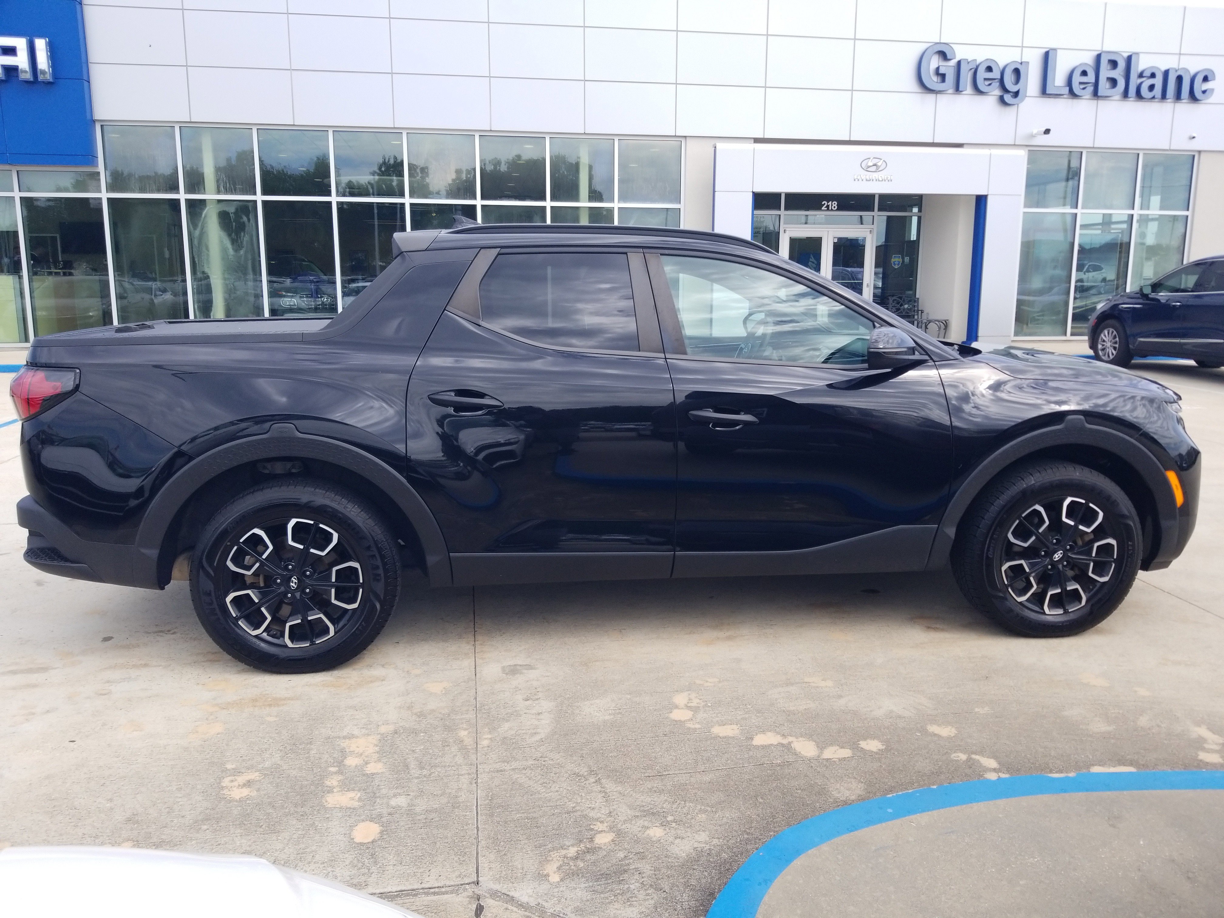 Used 2022 Hyundai Santa Cruz SEL w/ Activity Package FWD image 8