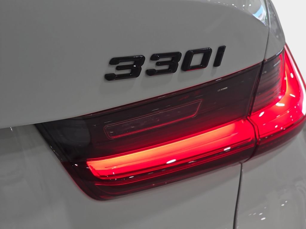 Certified 2022 BMW 330i Sedan image 27