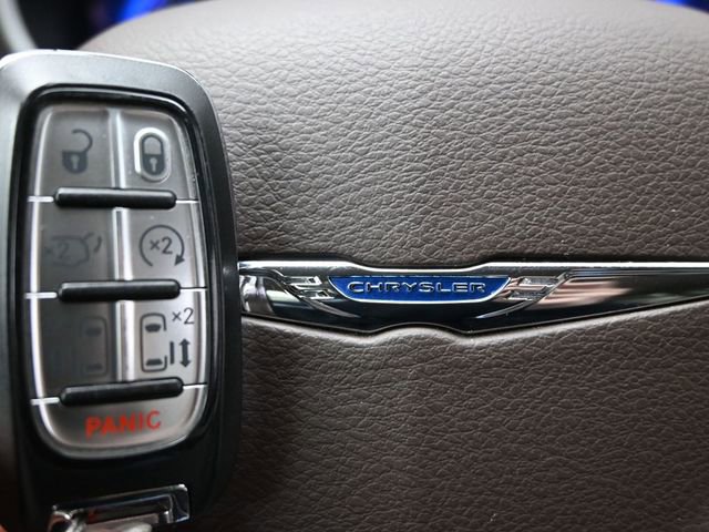 Used 2020 Chrysler Pacifica Touring-L w/ Tire & Wheel Group image 45