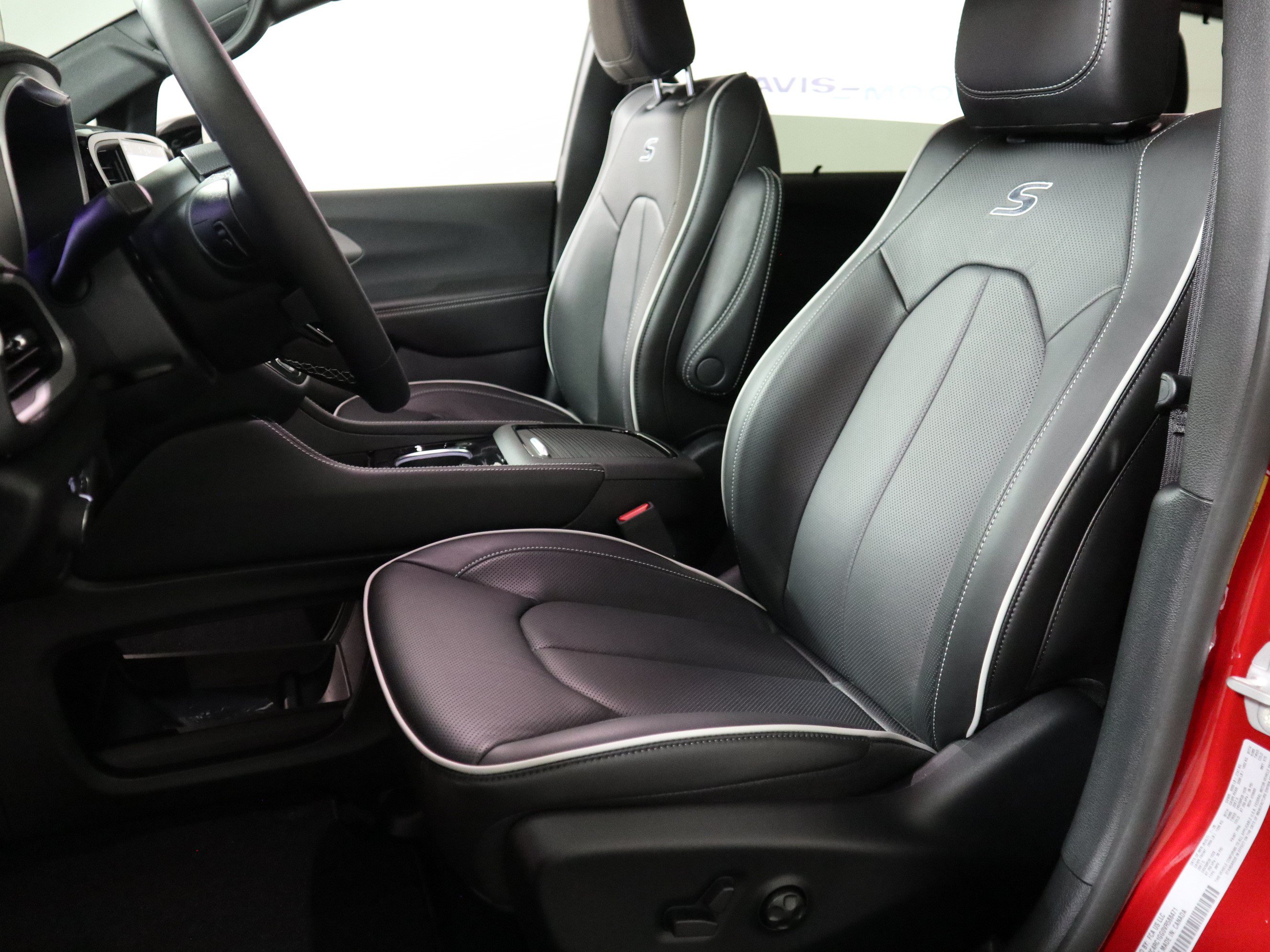 New 2027 Chrysler Pacifica Limited FWD image 23