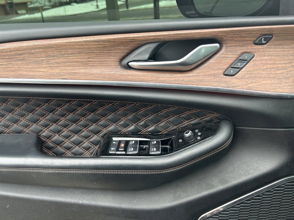 Used 2022 Jeep Grand Cherokee Summit w/ Luxury Tech Group V image 6