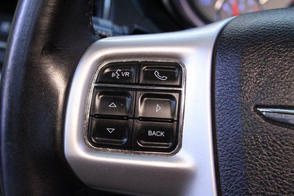 Used 2016 Chrysler Town & Country Touring image 22