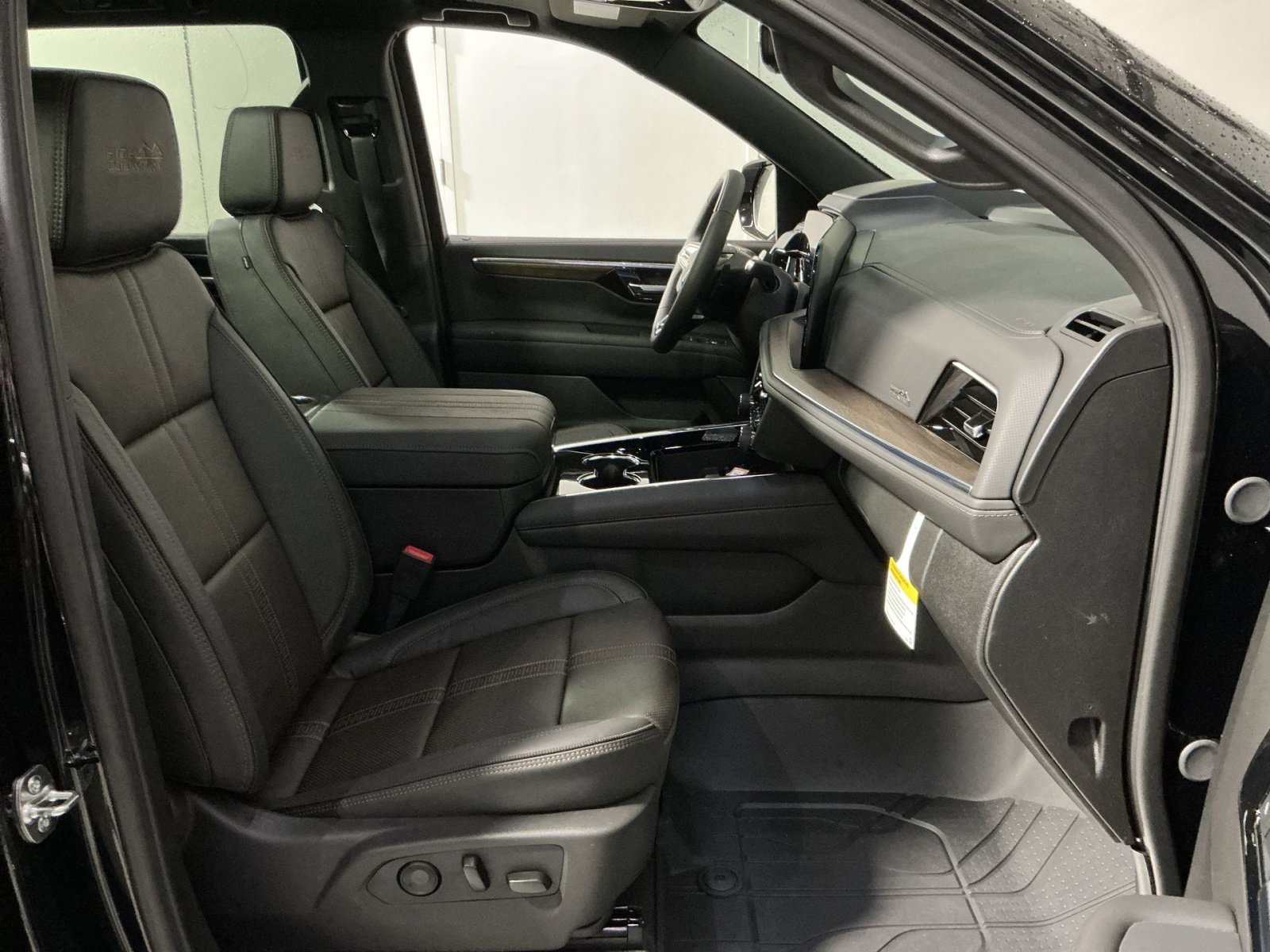 New 2026 Chevrolet Suburban High Country image 36