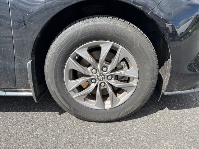 Used 2023 Toyota Sienna XLE image 11