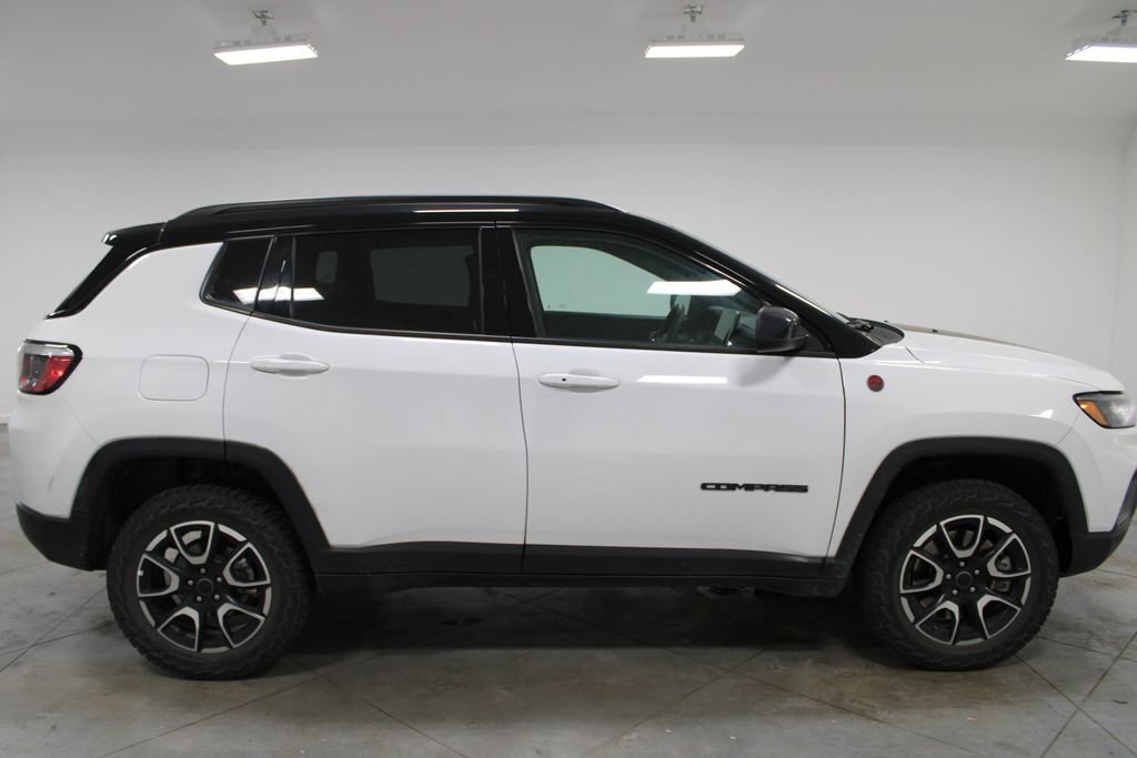 Used 2025 Jeep Compass Trailhawk w/ Trailer Tow Group image 12