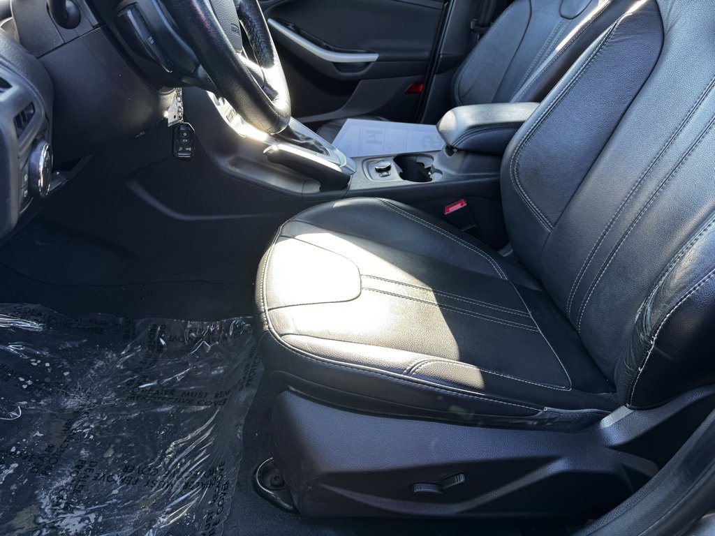 Used 2014 Ford Focus SE w/ Equipment Group 201A image 4