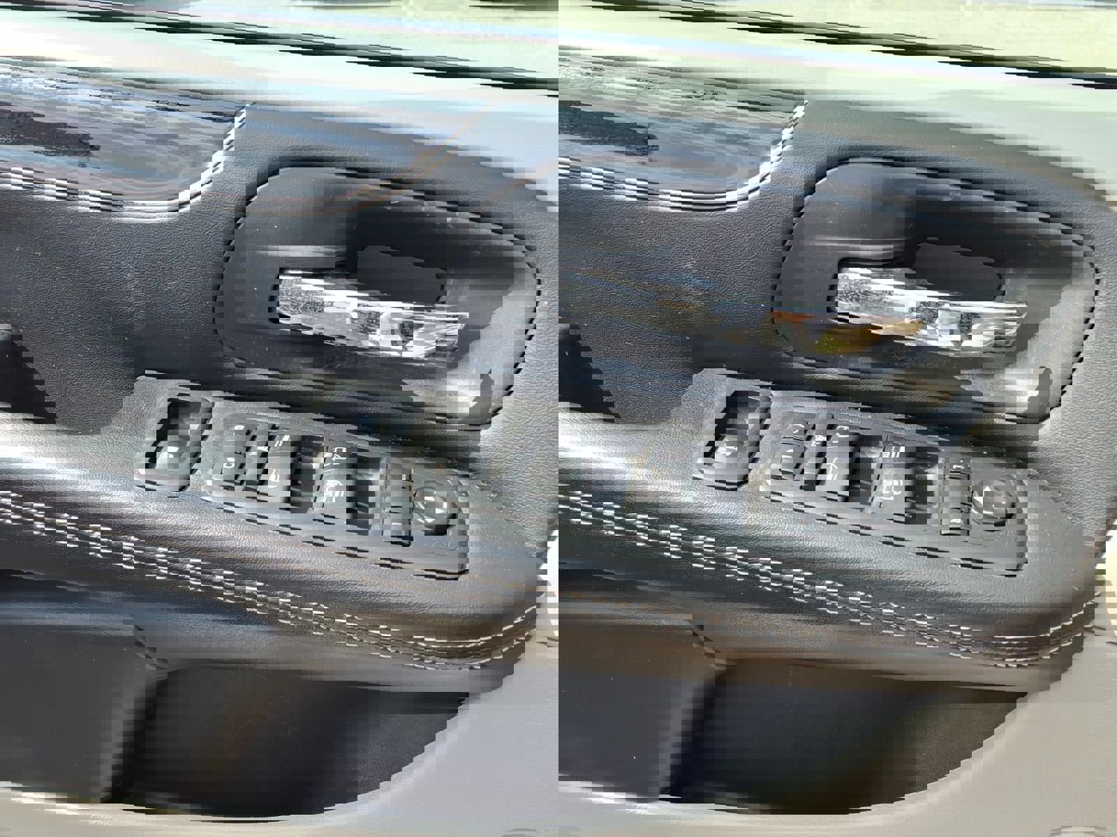 Used 2017 Dodge Grand Caravan SXT image 14