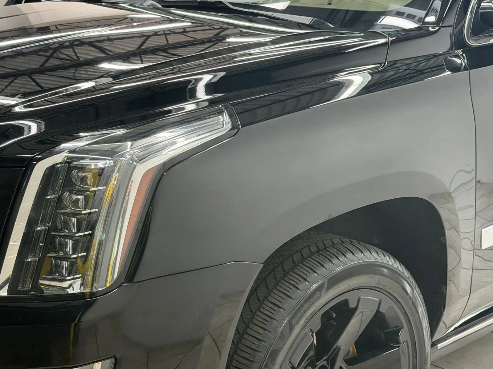 Used 2019 Cadillac Escalade Platinum AWD/4WD image 4
