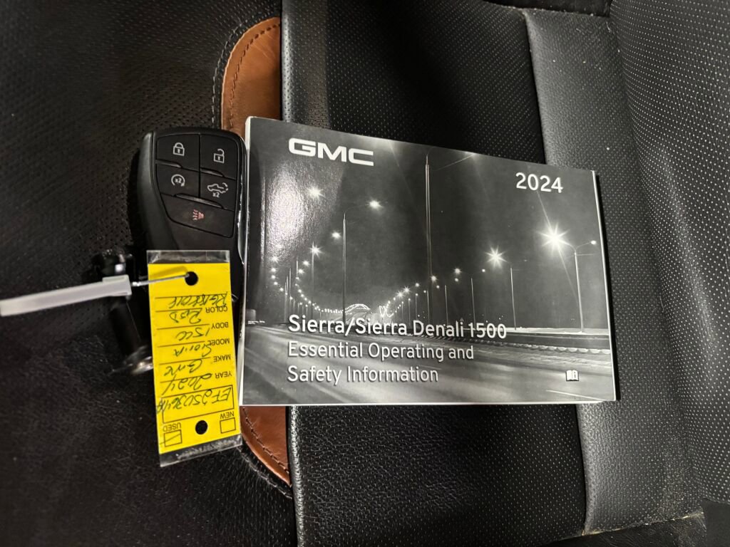 Used 2024 GMC Sierra 1500 AT4 w/ Technology Package image 4