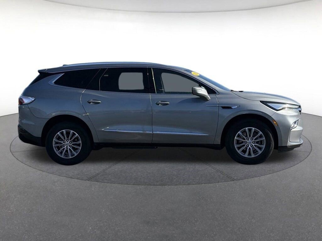 Used 2024 Buick Enclave Premium image 6