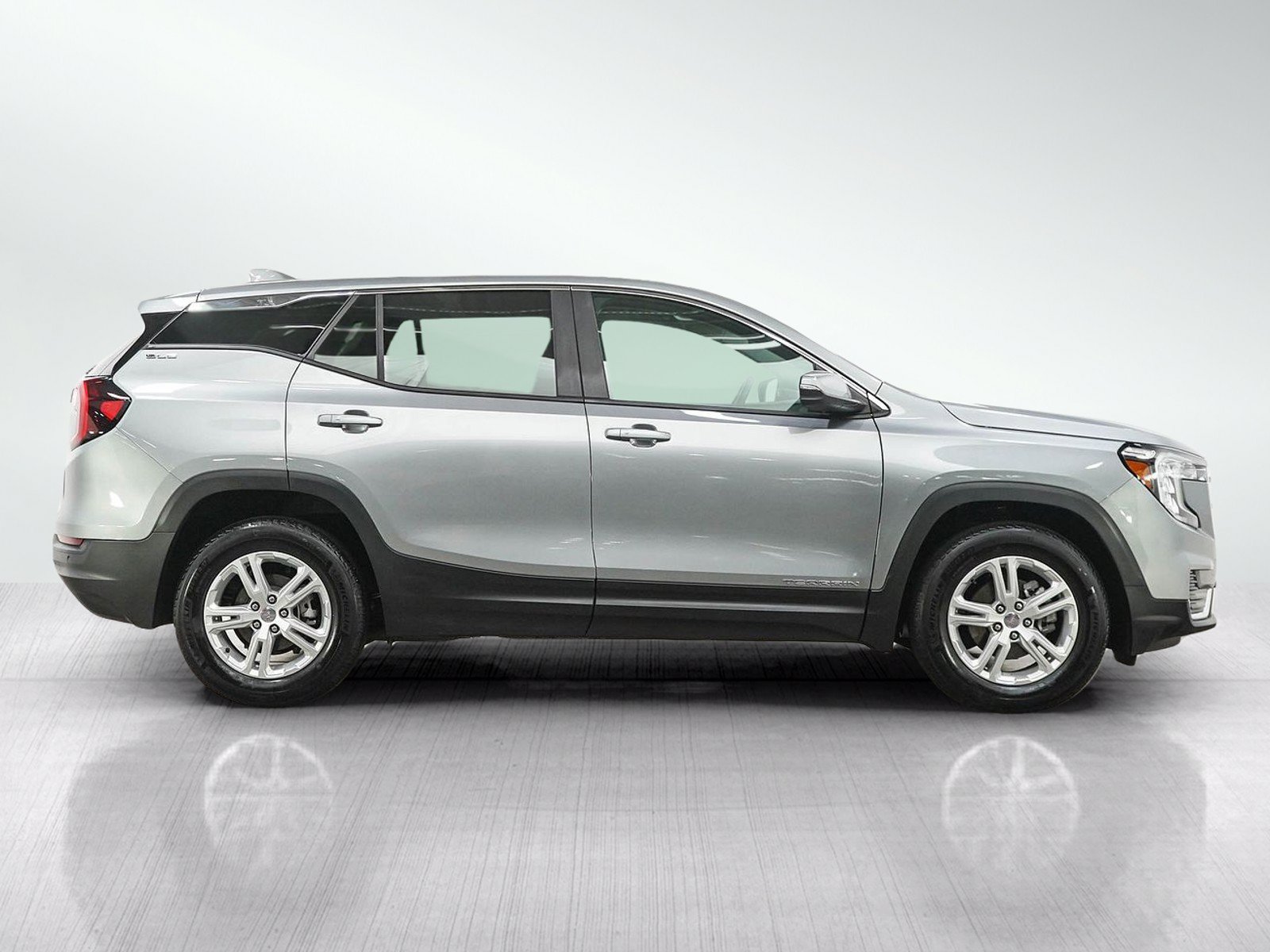 Used 2024 GMC Terrain SLE FWD image 6