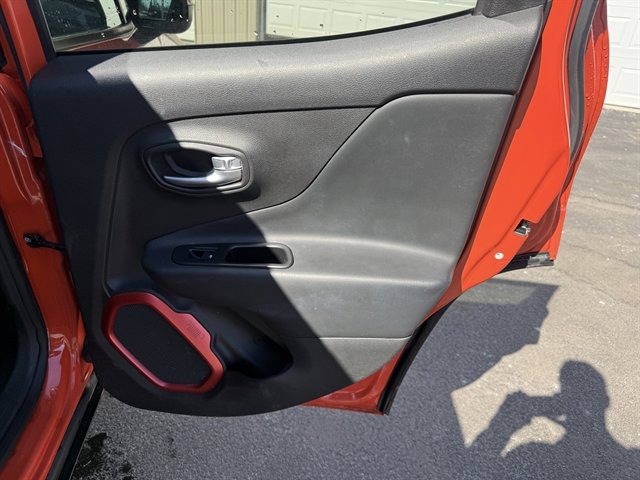 Used 2017 Jeep Renegade Trailhawk image 39