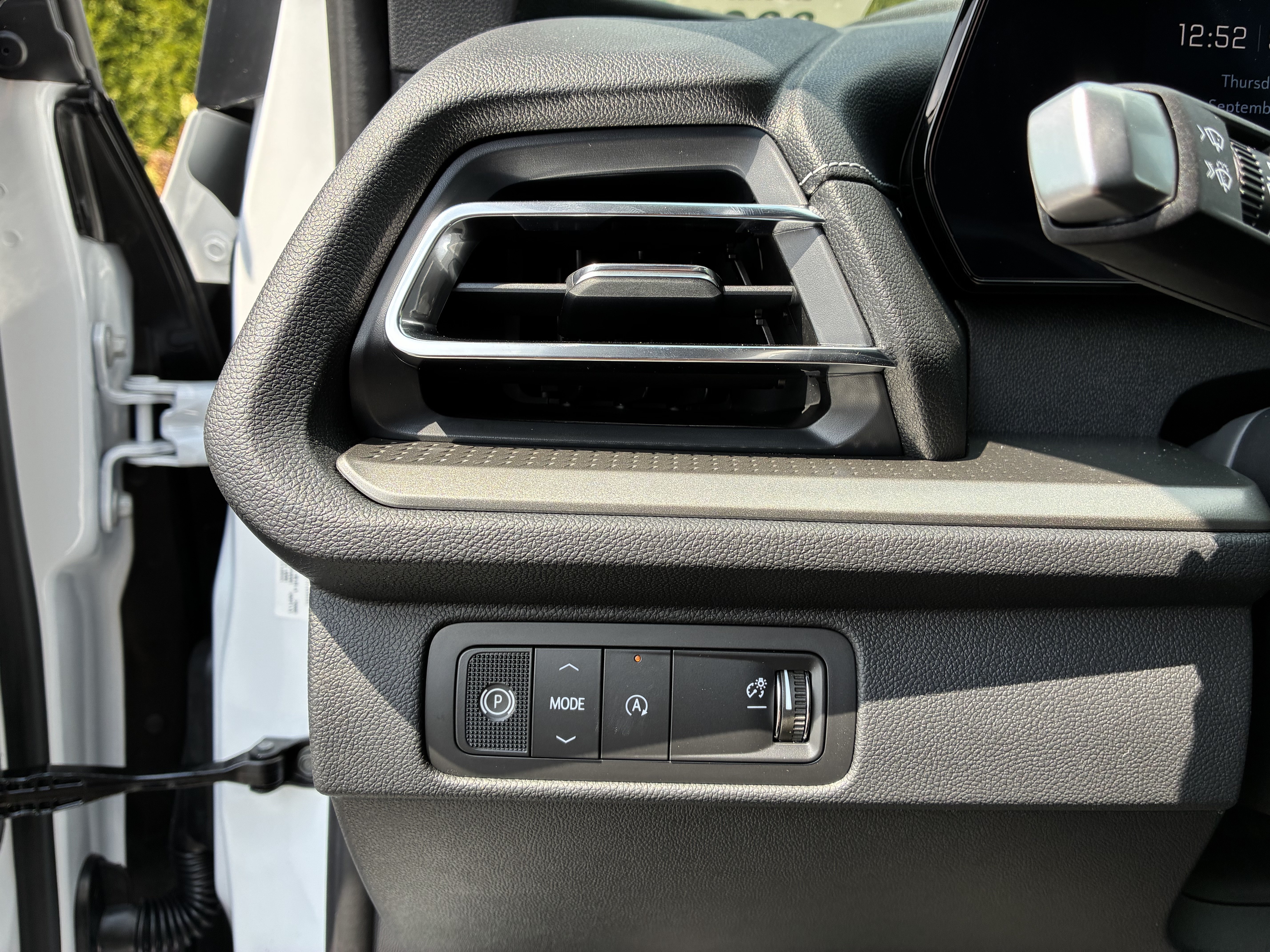 New 2027 Chevrolet Traverse LT w/ Driver Confidence Package FWD image 27