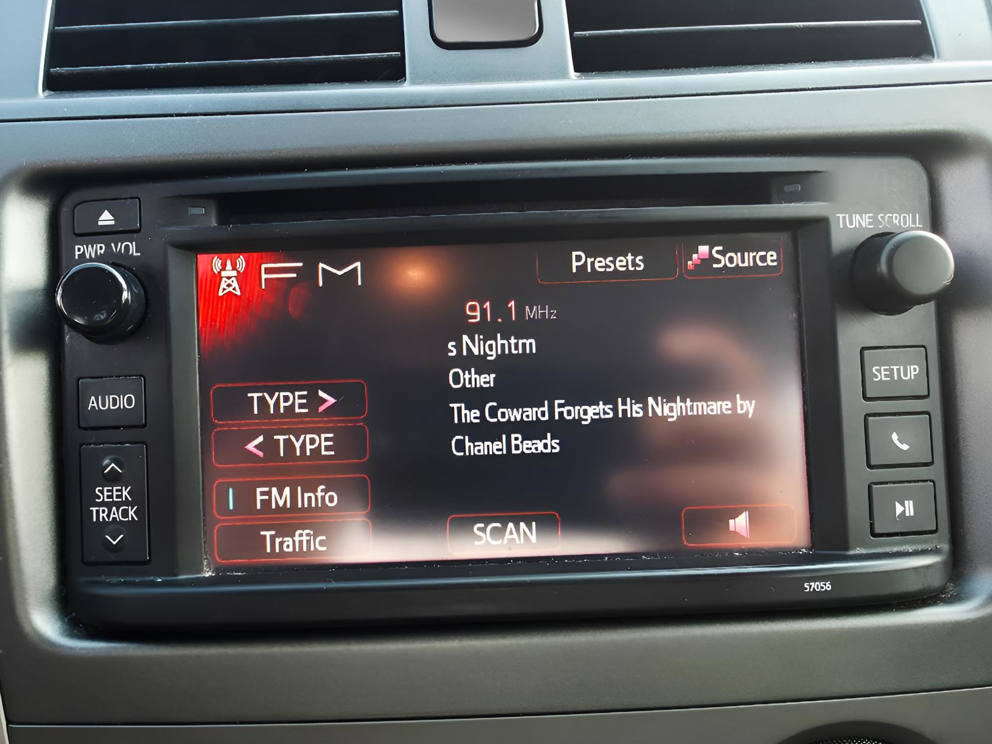 Used 2013 Toyota Corolla LE image 28