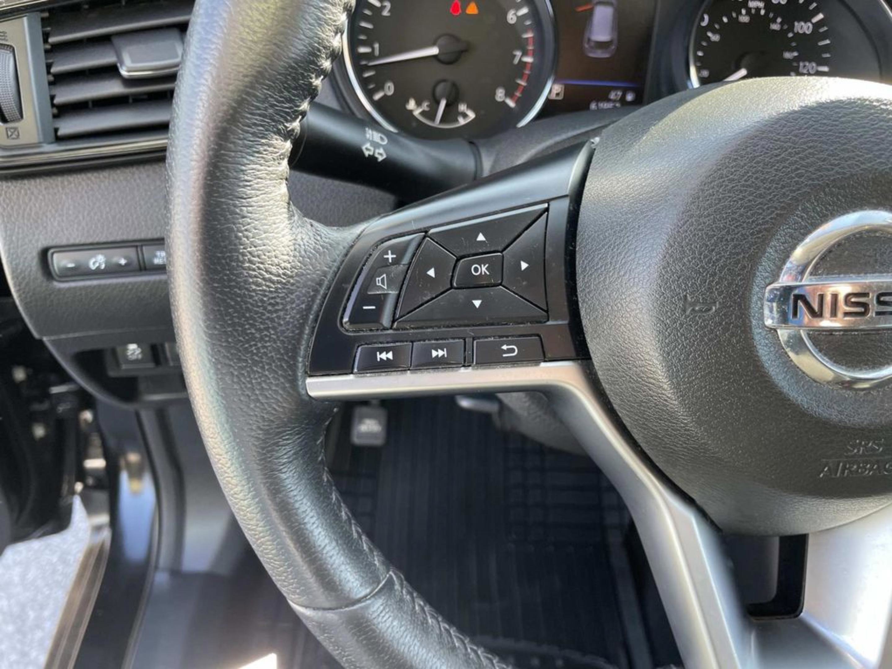 Used 2019 Nissan Rogue SV image 24