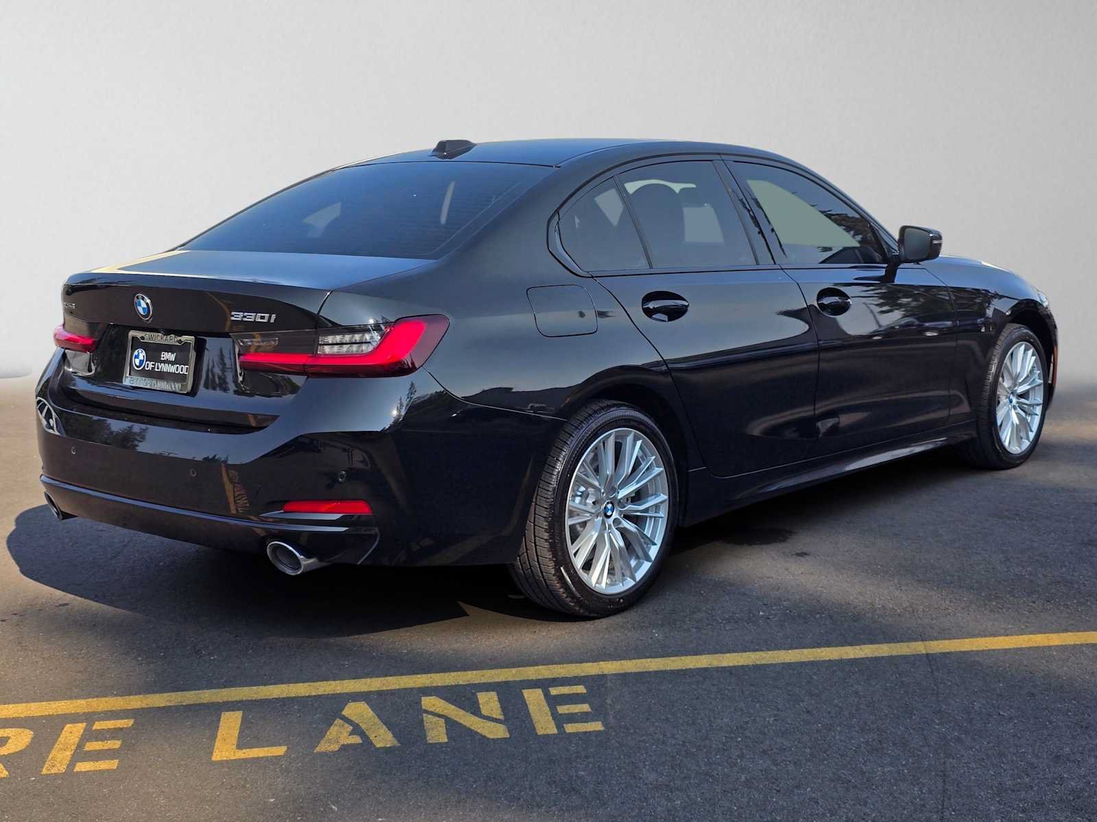 Used 2023 BMW 330i xDrive Sedan w/ Driving Assistance Package AWD/4WD image 3