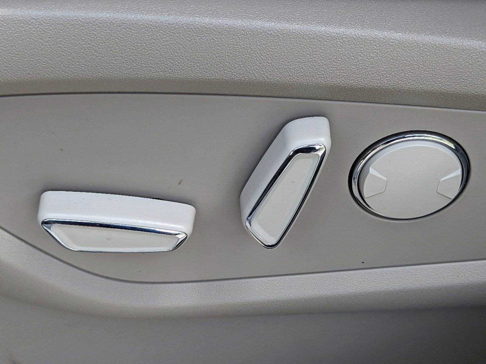 Certified 2023 Lincoln Nautilus Reserve w/ Equipment Group 202A image 22